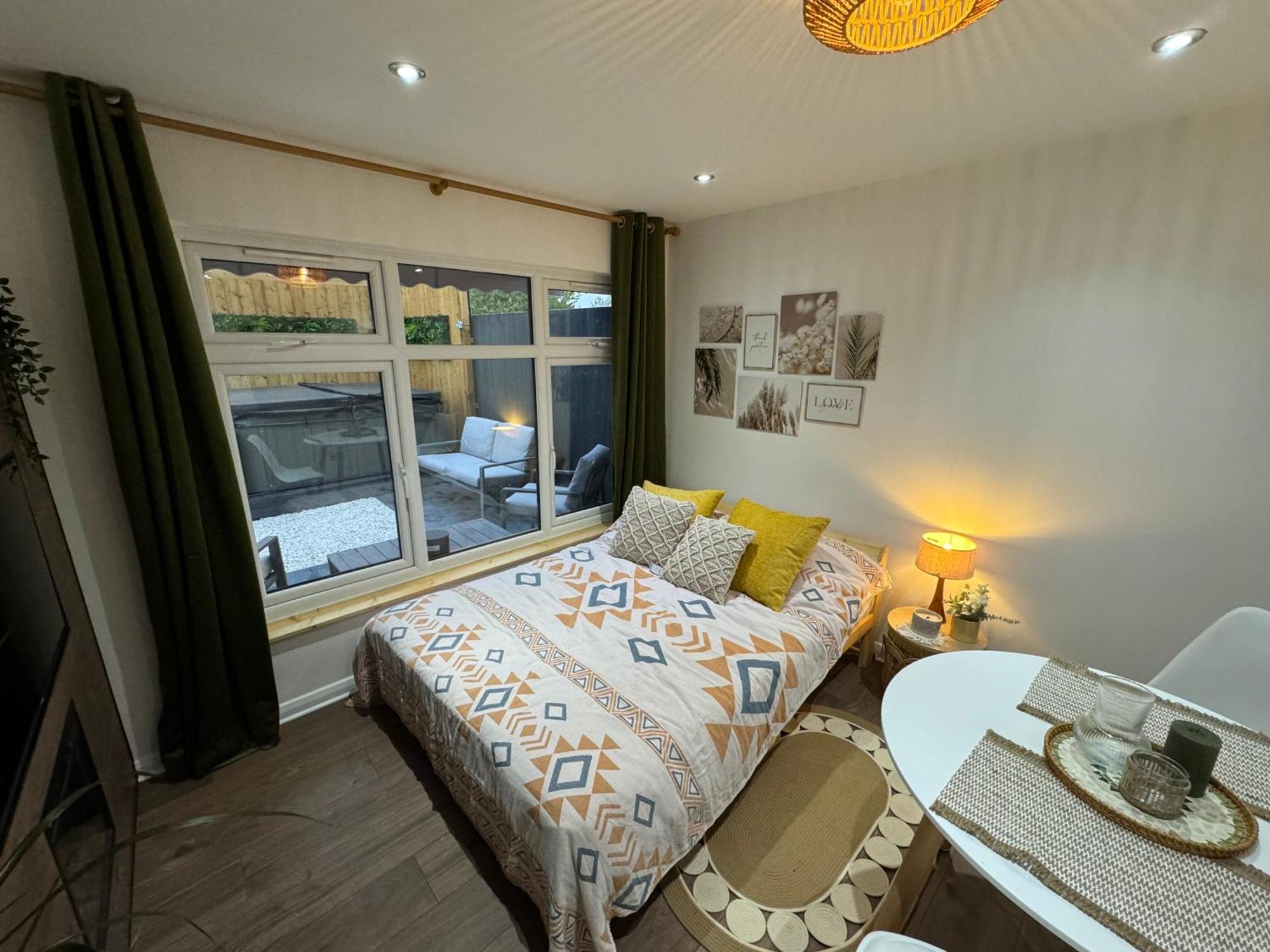 Appartamento Wild & Free Hot Tub Retreat Dartford Esterno foto
