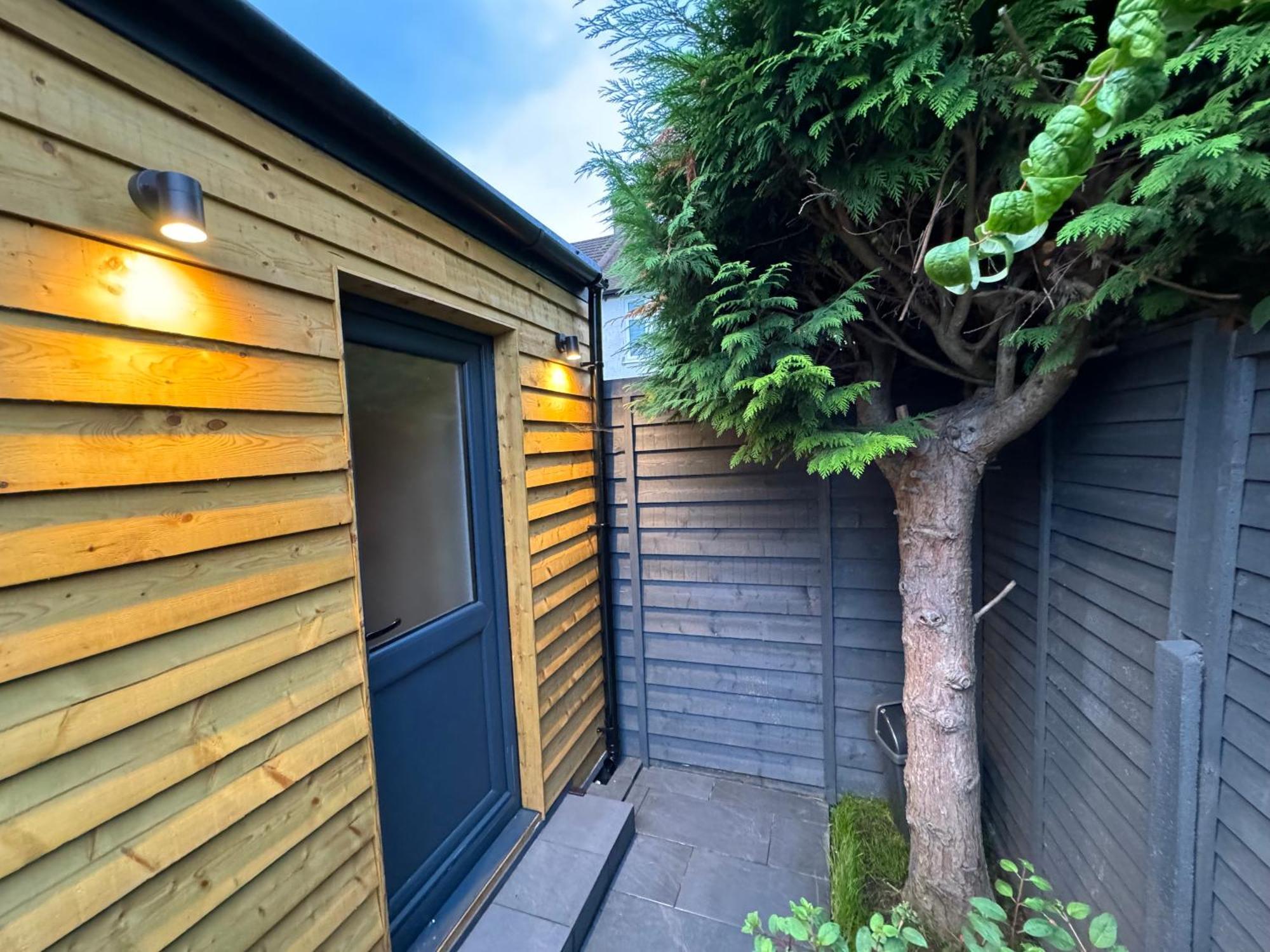 Appartamento Wild & Free Hot Tub Retreat Dartford Esterno foto