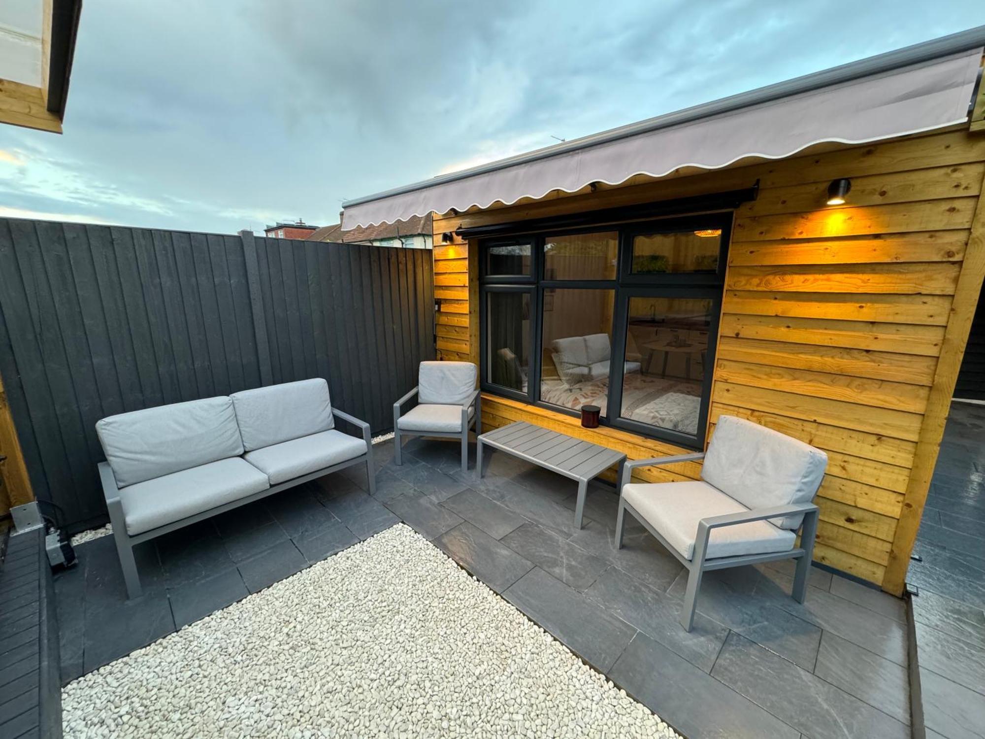 Appartamento Wild & Free Hot Tub Retreat Dartford Esterno foto
