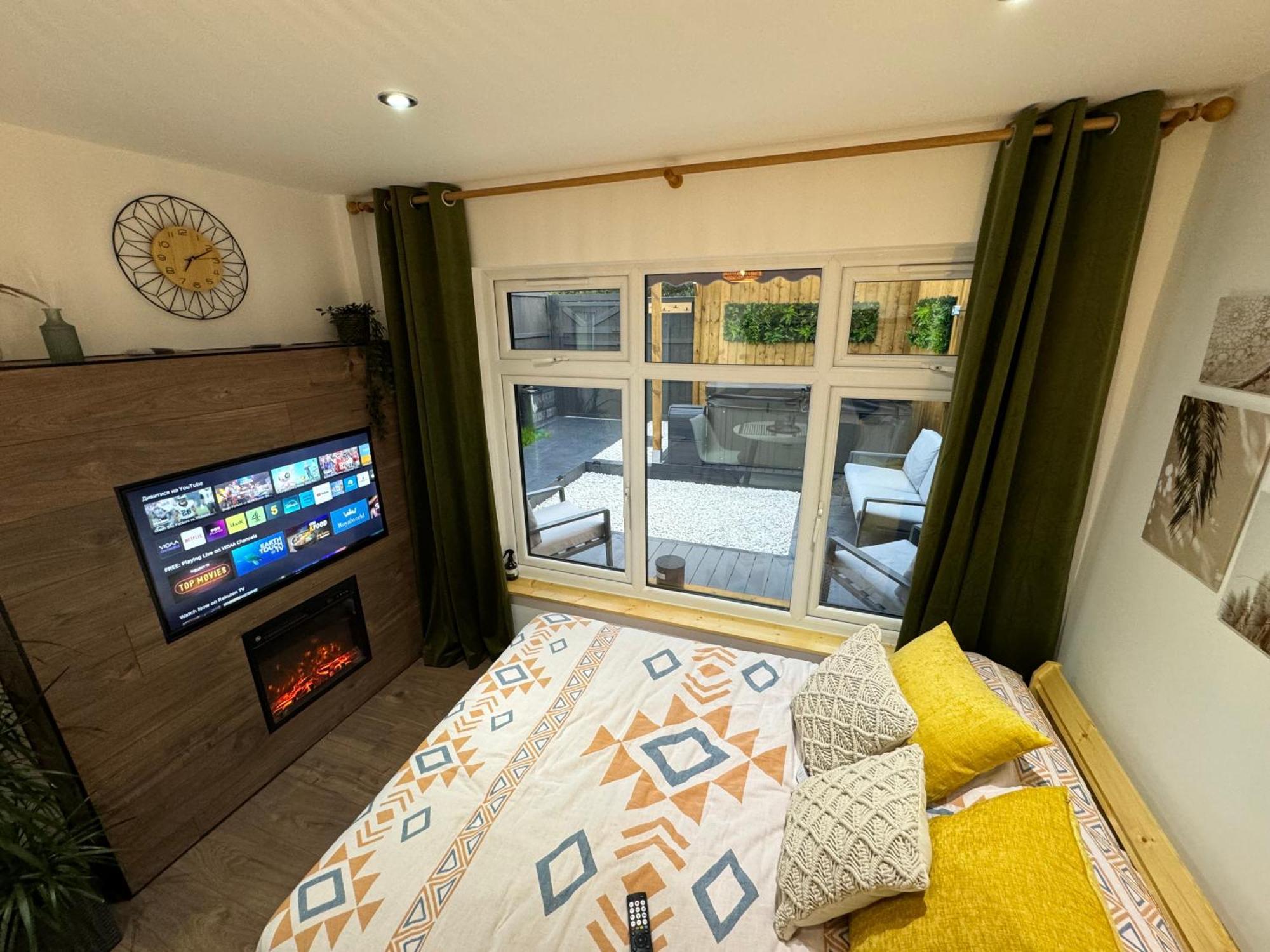 Appartamento Wild & Free Hot Tub Retreat Dartford Esterno foto